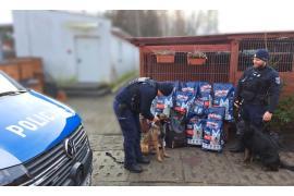 <b> POW. STAROGARDZKI. Policjanci uzbierali ponad 180 kg karmy dla bezdomnych zwierząt (FOTO, WIDEO) </b>