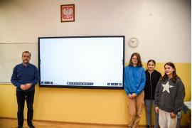 <b>GM. CZERSK. Tablice interaktywne wspomagają edukację w Zespole Szkół w Łęgu (FOTO) </b>