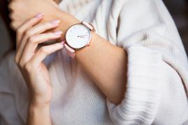 <b> Na co zwrócić uwagę przy zakupie damskiego zegarka? </b>