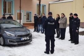 <b>Kolejny radiowóz dla policjantów<br> z powiatu chojnickiego, starosta wręczył kluczyki (FOTO) </b>
