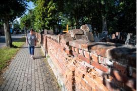 <b> Gmina Czersk pozyskała dofinansowanie na remont muru cmentarza. Burmistrz Czerska: Nie ukrywam swojej radości z tych środków</b>