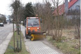 <b> Sprzątanie kolejnych ulic w Czersku (ZDJĘCIA) </b>