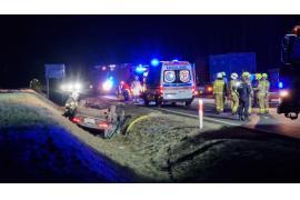 <b>GM. CZERSK. Dachowanie samochodu na DK22 (ZDJĘCIA, WIDEO)</b>