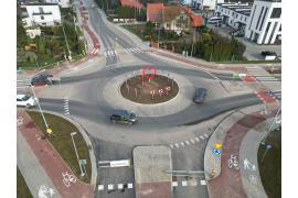 <b>POMORSKIE. Pierwszy etap zachodniego obejścia Chojnic gotowy. Kierowcy już korzystają z nowej drogi. Budujemy obwodnice (Chojnice, Kartuzy, Skórcz)</b>
