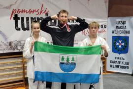 <b>CZERSK. Adrian Szyca z Czerska zwycięzcą w Turnieju Karate. BRAWO! (ZDJĘCIA, WYNIKI)</b>