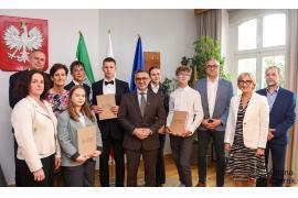 <b>GM. CZERSK. Gratulacje dla najlepszych absolwentów! (ZDJĘCIA)</b>