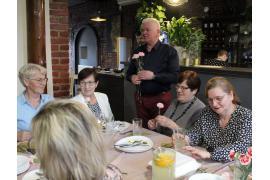 <b>GM. CZERSK. Dzień Kobiet - Stowarzyszenie Malachinki. Piękny czas spędzony razem. Kwiatki od panów (ZDJĘCIA)</b>