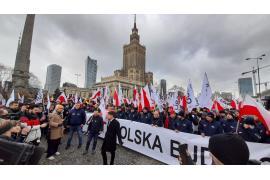 <b>Rolnicy protestują w Warszawie m.in. przeciwko drożyźnie (ZDJĘCIA, WIDEO)</b>