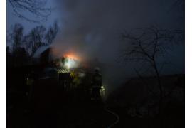 <b>Pożar na posesji przy ul. 21Lutego (FOTO)</b>