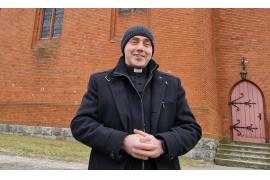 <b>GM. CZERSK. Lesław Idzik, ksiądz proboszcz z parafii w Łęgu: Dziękujemy! Łatanie dachu kościoła konieczne po każdej mocnej ulewie...</b>