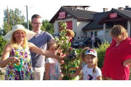 <b>`Zielony Budżet Obywatelski`<br>w Będźmierowicach. Posadzili krzewy i drzewka - podziękowanie (FOTO)</b>