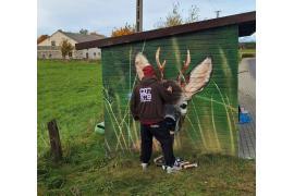 <b>GM. CZERSK. Cztery murale na przystankach autobusowych - trwa realizacja (FOTO)</b>