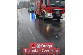 <b>Trasa Czersk - Tuchola. Bardzo trudne warunki na drodze. Miejscami jest `szklanka` (WIDEO). Jest APEL o skrzynki z piaskiem w Czersku</b>