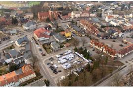 <b> CZERSK. Nowe, tymczasowe lokalizacje targowiska – zobaczcie to z lotu ptaka!  (ZDJĘCIA) </b>
