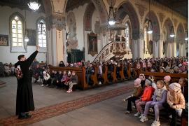 <b>CZERSK. Rekolekcje wielkoposte w Parafia pw. św. Marii Magdaleny w Czersku- radosne spotkanie wiary dla najmłodszych (ZDJĘCIA) </b>