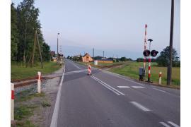 <b>GM. CZERSK. Uwaga kierowcy – ponownie uszkodzony przejazd kolejowy w m. Malachin (ZDJĘCIA)</b>