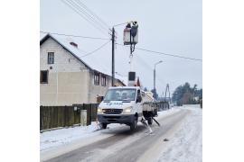 <b>GM. CZERSK. Trwa wymiana opraw – ledowe zamiast sodowych. Jest jaśniej i taniej (ZDJĘCIA)</b>