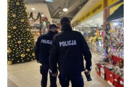 <b>Trwa gorączka świątecznych zakupów. Policjanci ostrzegają przed złodziejami i oszustami</b>