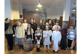 <b> CZERSK. Kolędnicy ze Szkoły Podstawowej nr 1 odwiedzili księży z czerskiej parafii (ZDJĘCIA) </b>