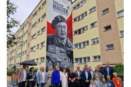 <b>CZERSK. Uroczystość odsłonięcia muralu - `Generał Stanisław Maczek – Strażnik Pamięci, Strażnik Oręża` (ZDJĘCIA, WIDEO)</b>