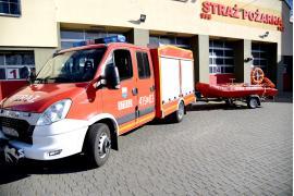 <b>Czerscy strażacy mają łódź ratunkową. Burmistrz: może być wykorzystywana zarówno na akwenach wodnych, jak i na rzekach (ZDJĘCIA)</b>