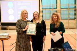 <b>GM. CZERSK. Wizyta Pani Ewy Ligman z Fundacji Hospicjum `Pomorze Dzieciom`.  Przekazano środki finansowe zebrane podczas szkolnej Akcji Wigilia (ZDJĘCIA)</b>