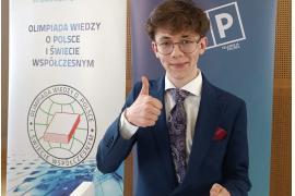 <b>Jan Wutkowski z czerskiego LO laureatem 67. edycji Olimpiady Wiedzy o Polsce i Świecie Współczesnym. GRATULACJE! (ZDJĘCIA)</b>