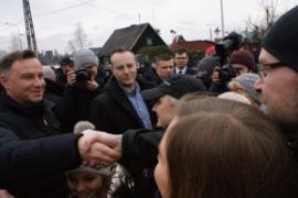 <b>Prezydent Andrzej Duda na terenach zniszczonych przez nawałnicę. Prezydent spotkał się <br>z mieszkańcami Rytla. <br>Wizyta w Brusach <br>(ZDJĘCIA, WIDEO)</b>