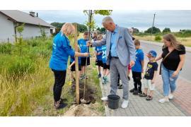 <b>Akcja sadzenia drzew w Czersku. 95 Urodziny Czerska (ZDJĘCIA)</b>