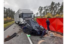 <b>POW. KOŚCIERSKI. Tragiczny wypadek. Trzy osoby nie żyją. Policjanci zorganizowali objazdy (ZDJĘCIA)</b>