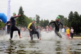 <b> Pływali, jechali, biegli – triathlon<br> to prawdziwe wyzwanie. Na niedzielę zaplanowano jeden start (FOTO)</b>