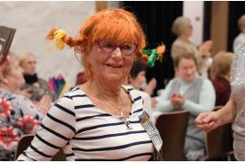 <b>CZERSK. Dlaczego Pippi? Seniorzy opowiadają o swoich kreacjach. Zobaczcie. Pokaz mody w Uniwersytet Trzeciego Wieku w Czersku! (WIDEO)</b>