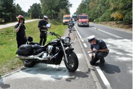 <b> Zderzenie motocyklisty z samochodem dostawczym na drodze krajowej nr 22. Poszkodowany trafił do szpitala w Chojnicach</b>
