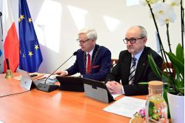 <b> GM. CZERSK. Obniżki diet radnych na razie nie będzie – zdjęto projekt uchwały. Gdzie szukać oszczędności? Czy znikną również słodycze z posiedzeń rady miejskiej? </b>