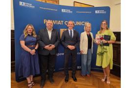 <b>Akty nadania stopnia nauczyciela mianowanego, m.in. dla Pani Kamili Karcz z ZS w Malachinie. GRATULACJE! (ZDJĘCIA)</b>