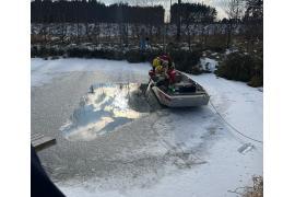 <b>AKTUALIZACJA - godz. 17.00 - przerwanie działań. GM. CZERSK. Niezidentyfikowany obiekt. Na miejscu pracuje prokurator - sprawdzany jest zbiornik wodny (FOTO)</b>
