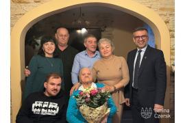 <b> CZERSK. 90. urodziny Pani Gertrudy i Pana Edwarda – odwiedził ich burmistrz Daniel Szpręga (ZDJĘCIA) </b>