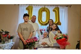 <b>GM. CZERSK. Dziś 101. urodziny Pani Wandy - 200 lat droga Jubilatko! Jak jest recepta na długowieczność? (ZDJĘCIA)</b>