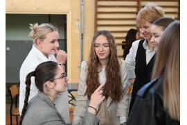 <b>CZERSK. Matury 2025 rozpoczęte. 67 uczniów z czerskiego LO przystąpiło do egzaminów. POWODZENIA! (ZDJĘCIA, WIDEO)</b>