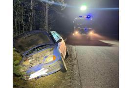 <b>AKTUALIZACJA. GM. CZERSK. Auto w rowie – interwencja strażaków z OSP w Złym Mięsie (ZDJĘCIA)</b>