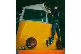 <b>Zabytkowa lokomotywa – ma być `perełką` turystyczną. Projekt prowadzi z kolegami ze stowarzyszenia Kamil Cesarz z Czerska. Można wesprzeć akcję (ZDJĘCIA) </b>