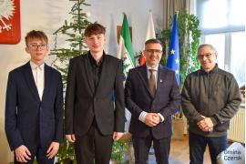 <b>CZERSK. Wypożyczalnia łyżew w Czersku? To inicjatywa młodych!</b>