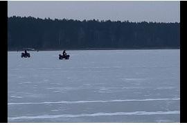 <b>GM. CZERSK. Na quadach po jeziorze. Czytelniczka: Czy kierujący zdają sobie sprawę z konsekwencji? (WIDEO)</b>