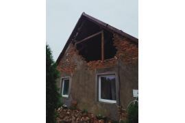 <b>GM. CZERSK. Rodzina dziękuje strażakom z OSP Stare Prusy. Dom jest uszkodzony, została tylko wielka dziura... Pomogli strażacy (FOTO) </b>