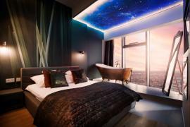 <b>Luksusowe Apartamenty Sky Tower - Niepowtarzalny Nocleg z Jakuzzi w Najwyższym Budynku Wrocławia</b>