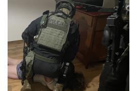 <b>POW. CHOJNICKI. Ukradł broń i amunicję, którą wraz z bratem sprzedał koledze – usłyszeli zarzuty (ZDJĘCIA)</b>