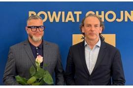 <b>CZERSK. Brawo Marek Kłosowski! Starosta Chojnicki Marek Szczepański wręczył nagrody i stypendia – wśród nagrodzonych jest również Marek Kłosowski z Czerska - GRATULACJE! (ZDJĘCIA) </b>