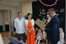 <b>CZERSK. Jubileusz 10-lecia Przedszkola Anioła Stróża w Czersku. Szczególny moment – pełen wspomnień, wzruszeń i wdzięczności (ZDJĘCIA, WIDEO)</b>