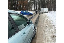 <b>GM. CZERSK. Odry – Wojtal. Auta wpadały w poślizg i spadały z góry (ZDJĘCIA)</b>