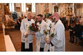 <b>CZERSK. Nowy proboszcz zapewniał o otwartości na kontakt z wiernymi. Uroczyste wprowadzenie ks. kan. Krzysztofa Piątkiewicza na urząd proboszcza (ZDJĘCIA, WIDEO)</b>